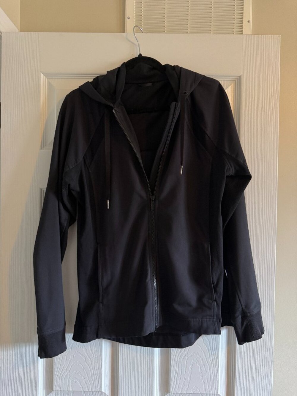 Lululemon Black Full-Zip Hooded Jacket – Size Large